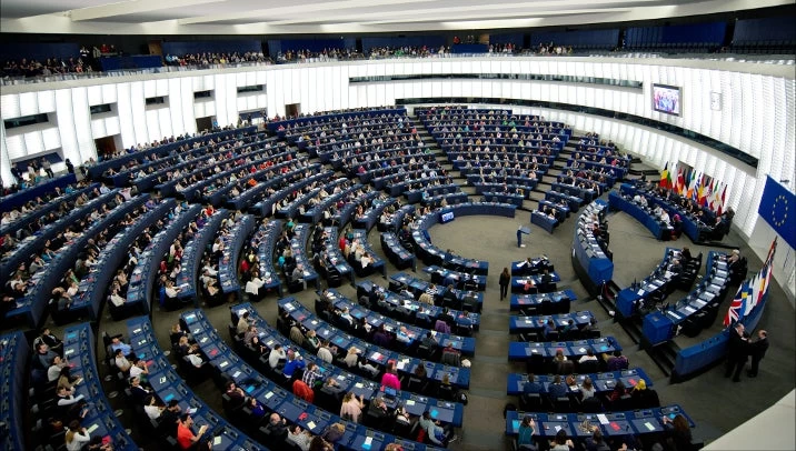 Τα Ευρωπαϊκά Κοινοβούλια στο μικροσκόπιο: Ποιες χώρες της ΕΕ έχουν τους περισσότερους και τους λιγότερους βουλευτές